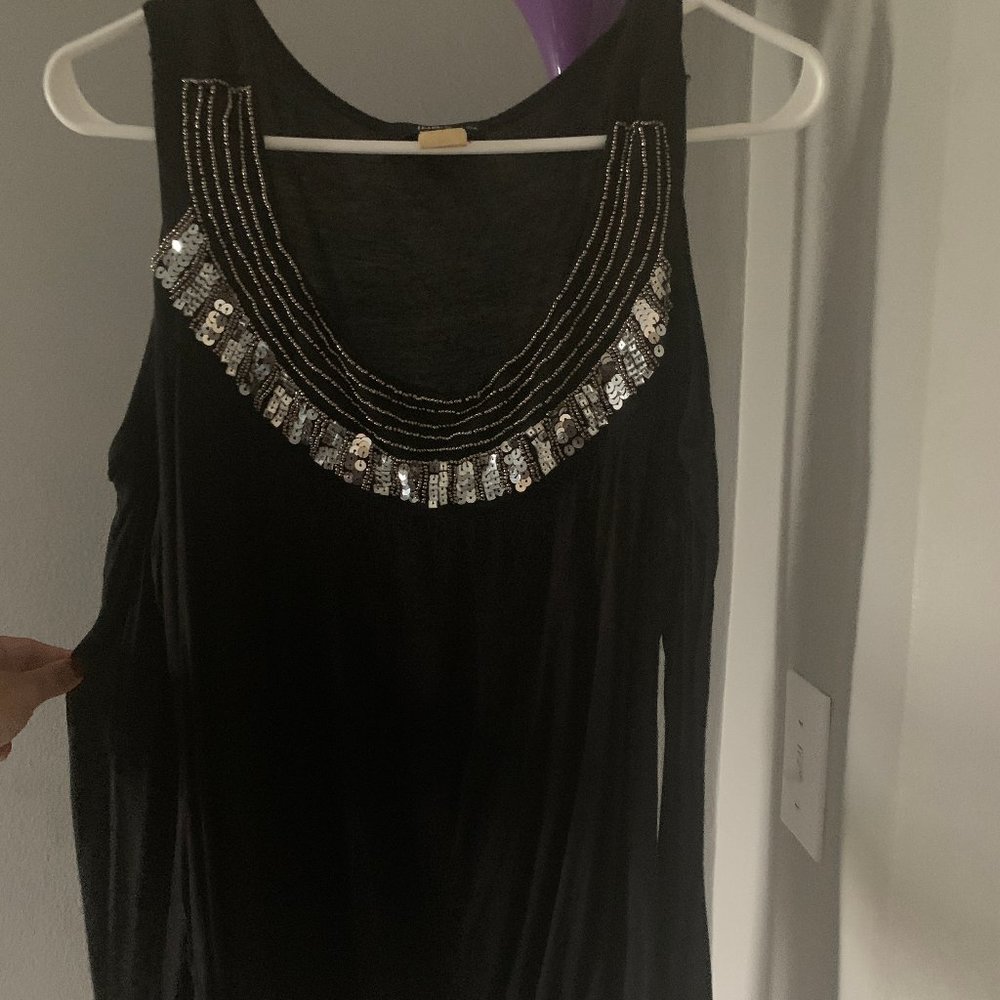 ING Embellished Split Sleeve Top